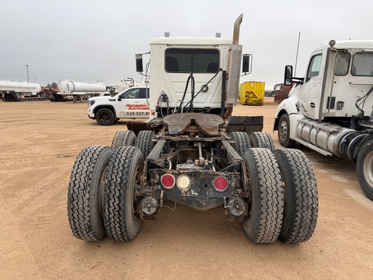 2001-mack-ch613-image-5