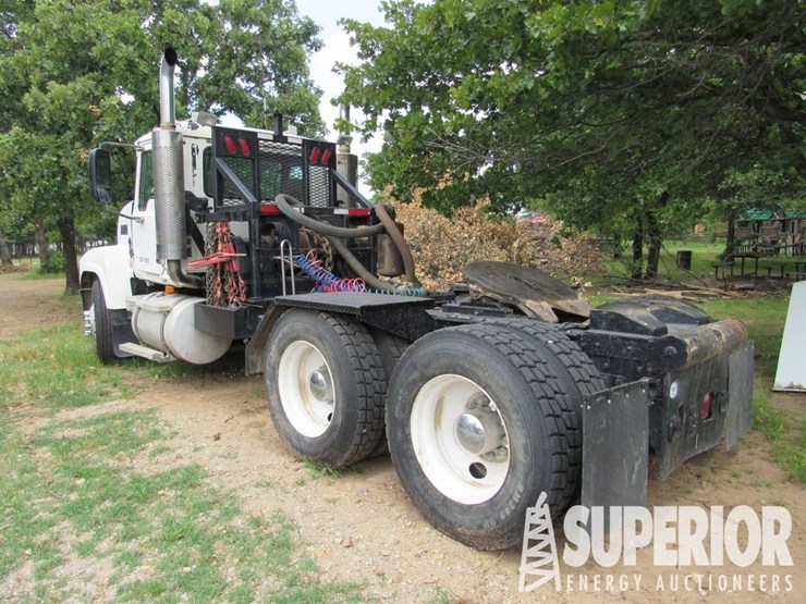 (x)-2006-mack-6-cyl-t/a-winch-vacuum-truck-tractor...-image-2