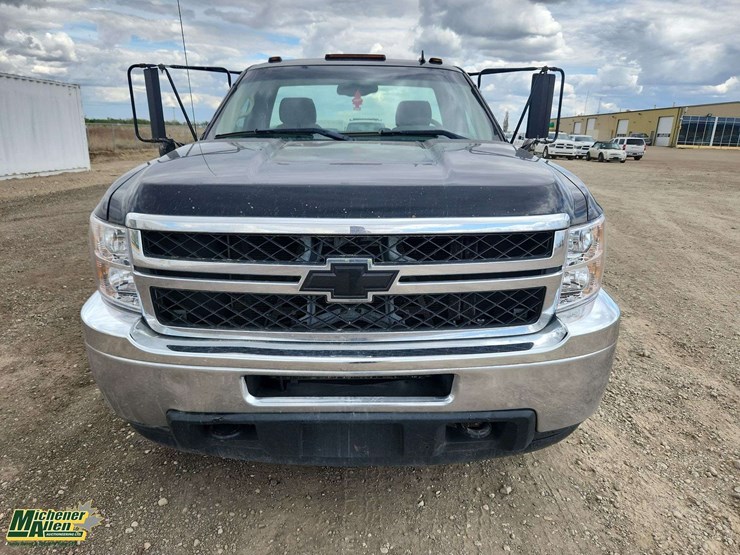 2011-chevrolet-silverado-3500-image-9