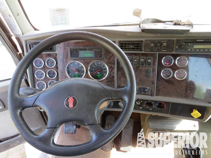 2011-kenworth-t370-image-16