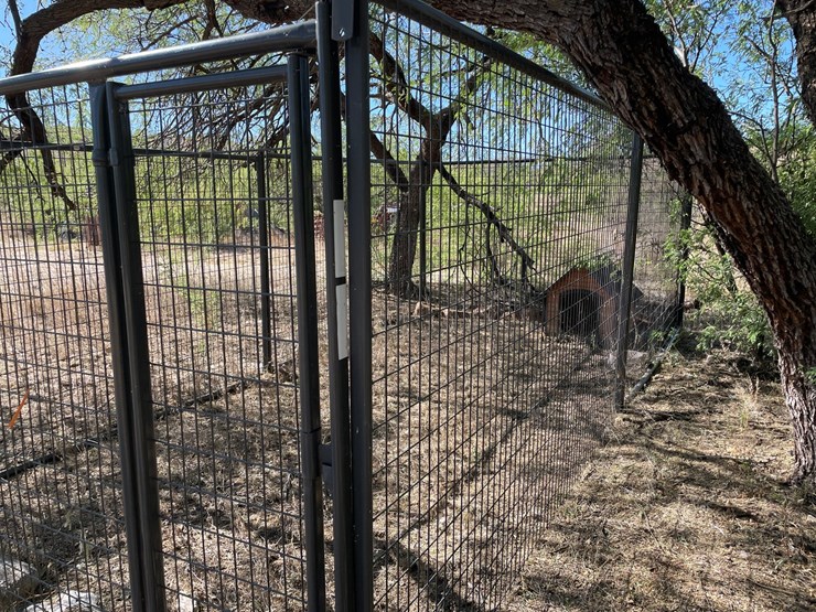 #1018-•-dog-kennel-and-dog-house-image-4