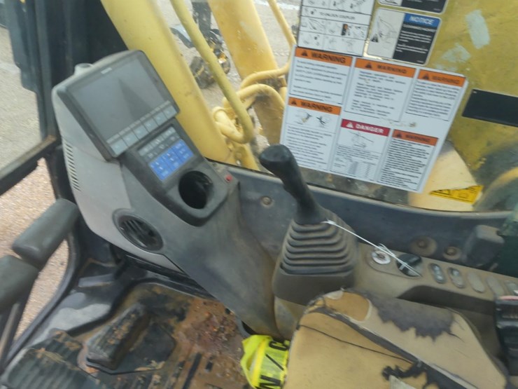 2013-komatsu-pc210-lc-image-12