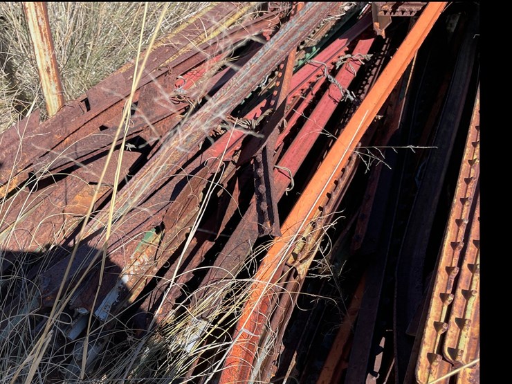 #1027-•-6'-t-posts-and-fence-staves-image-5