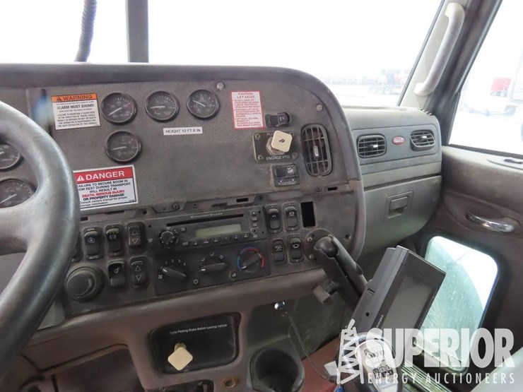 2011-peterbilt-367-image-9