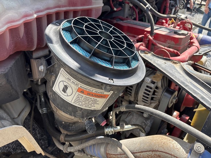 2020-freightliner-m2-106-image-25