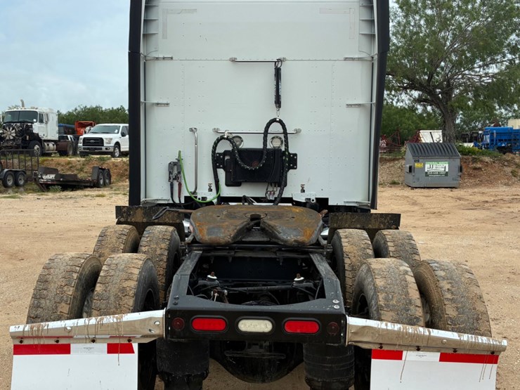 2019-peterbilt-579-image-5