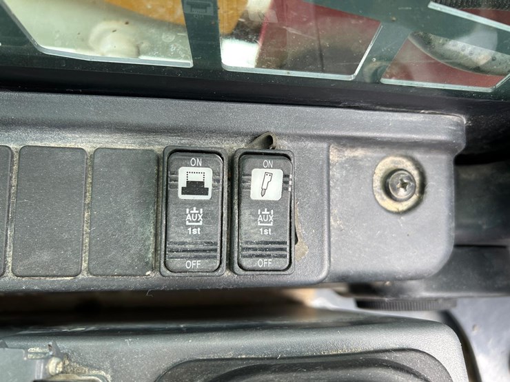 2022-takeuchi-tl8r2-image-28