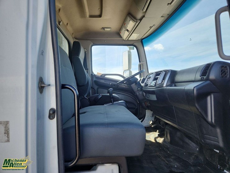 2016-hino-308-image-18