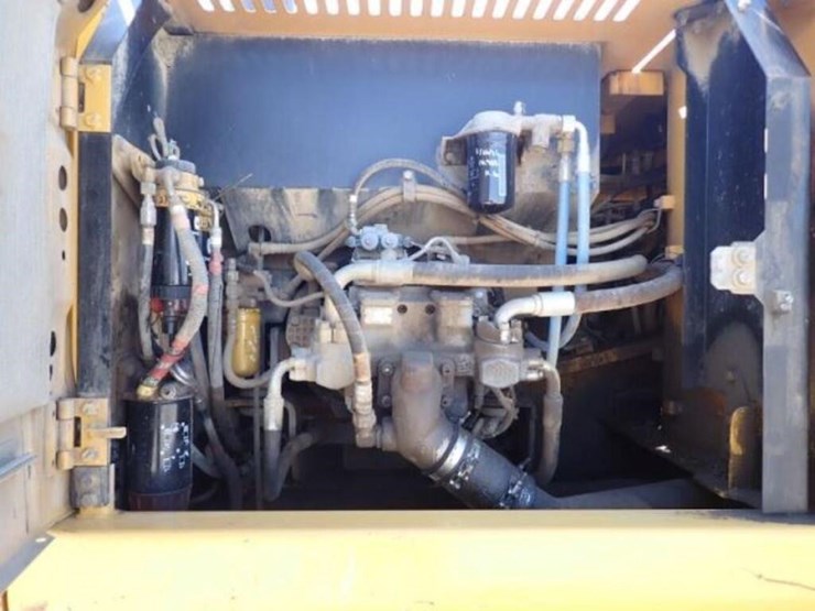 2017-deere-250g-lc-image-61