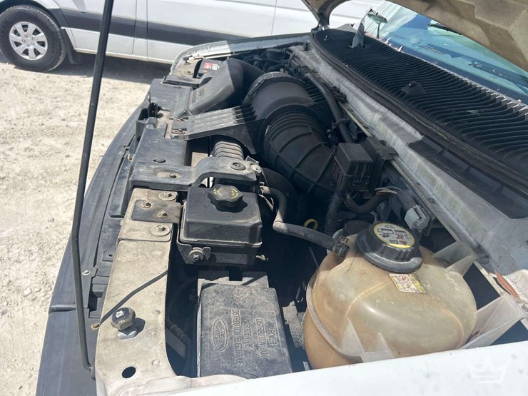 2005-ford-cargo-image-7