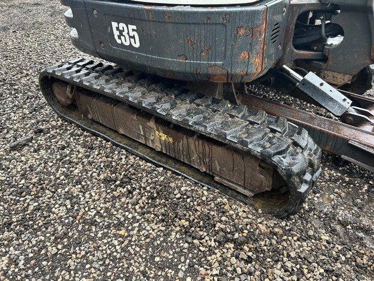 2015-bobcat-e35-image-13