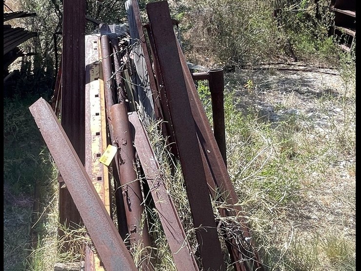 #1057-•-(2)-racks-and-metal-image-4
