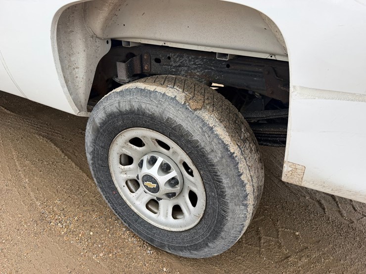 2012-chevrolet-3500-image-6