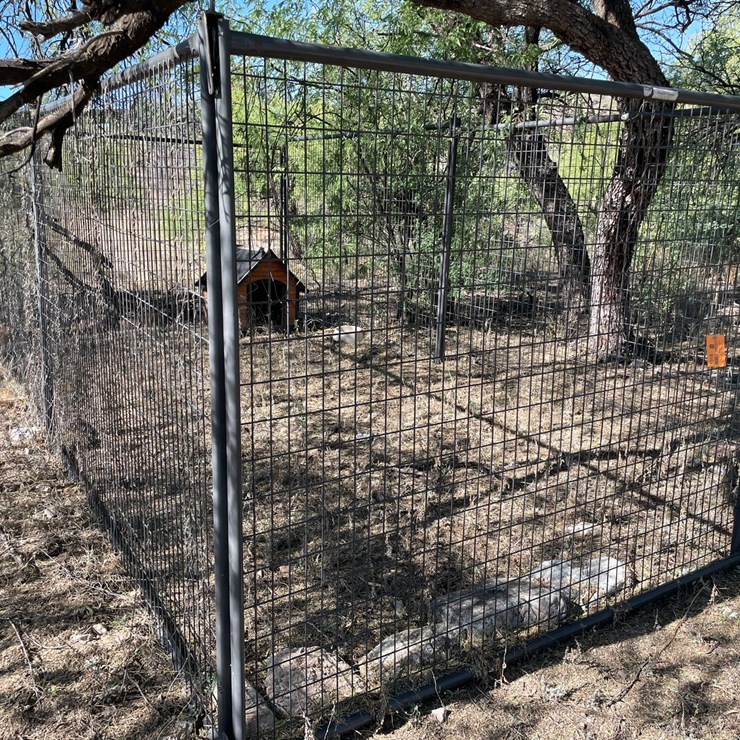 #1018 • Dog Kennel and Dog House