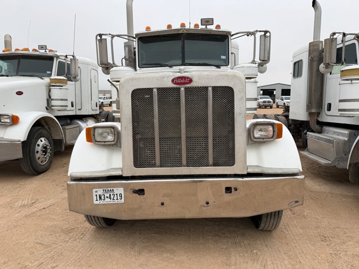2012-peterbilt-367-image-2