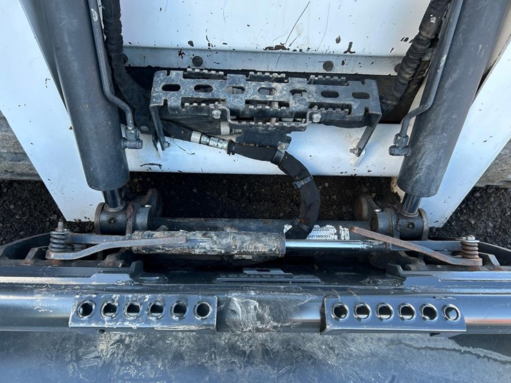 2023-bobcat-t740-image-10
