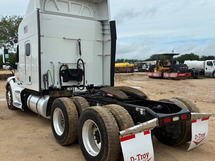 2019-peterbilt-579-image-6