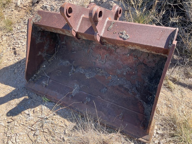 #1044-•-backhoe-bucket,-with-cutting-edge-image-1