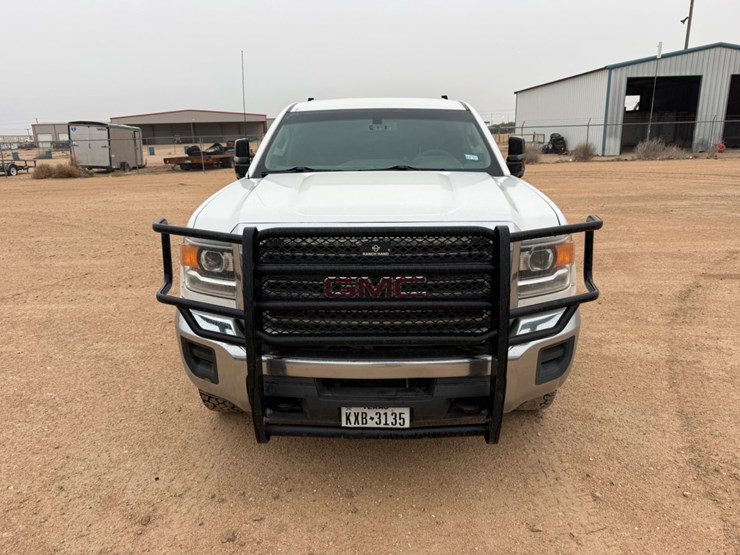 2018-gmc-sierra-2500hd-image-2