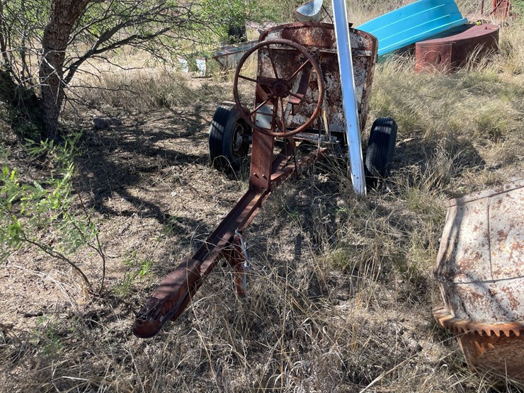 #1034-•-cement-mixer-on-trailer,-parts-only-image-7