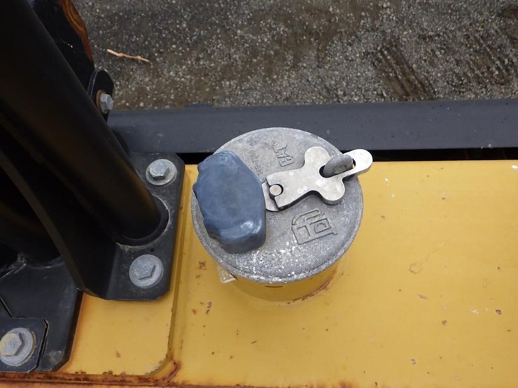 2019-caterpillar-335f-lcr-image-53