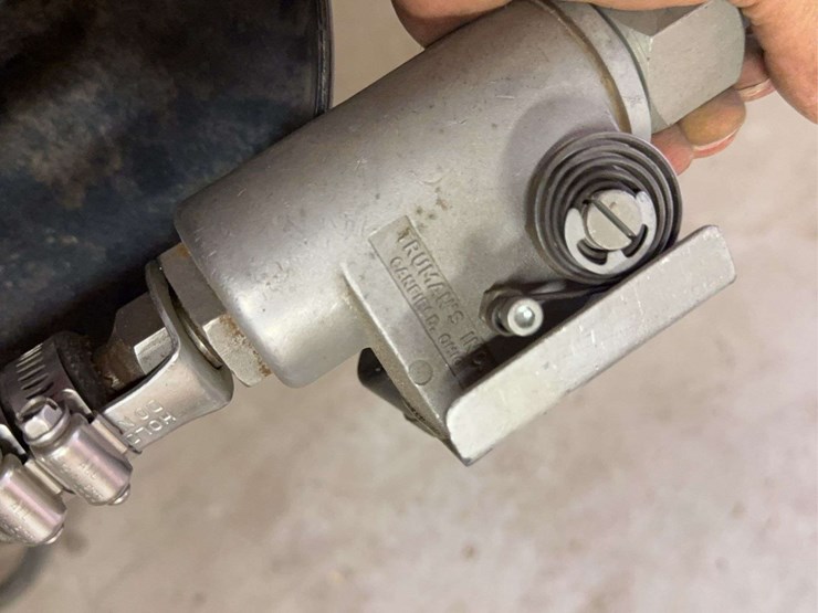 sandblasting-equipment-assortment:-central-pneumatic-cabinet-and-atd-blast-unit-image-13