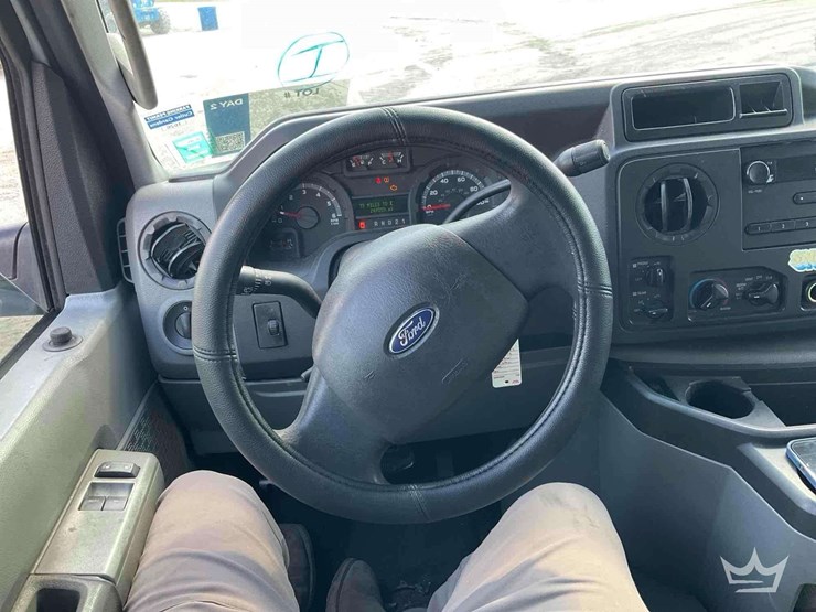 2012-ford-cargo-image-37