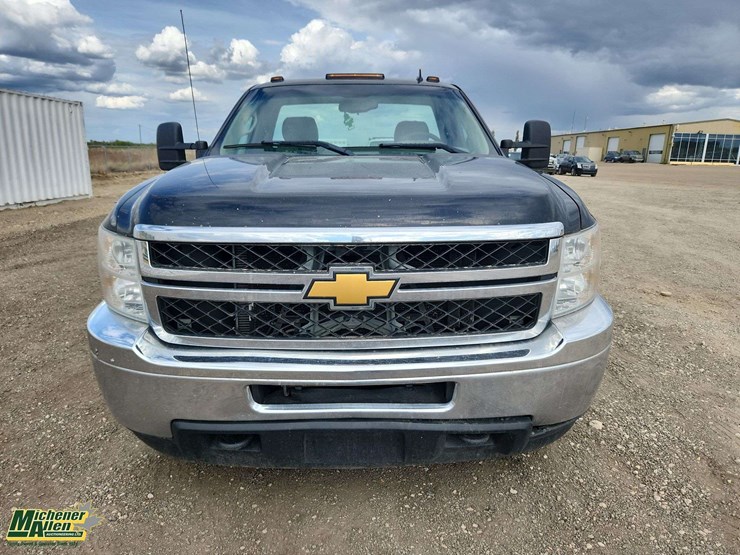 2012-chevrolet-silverado-3500-image-9