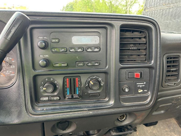 2006-chevrolet-2500-image-24