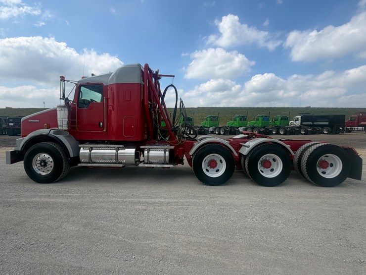 2011-kenworth-t800-image-8