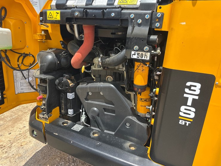 2025-jcb-3ts-8t-image-12