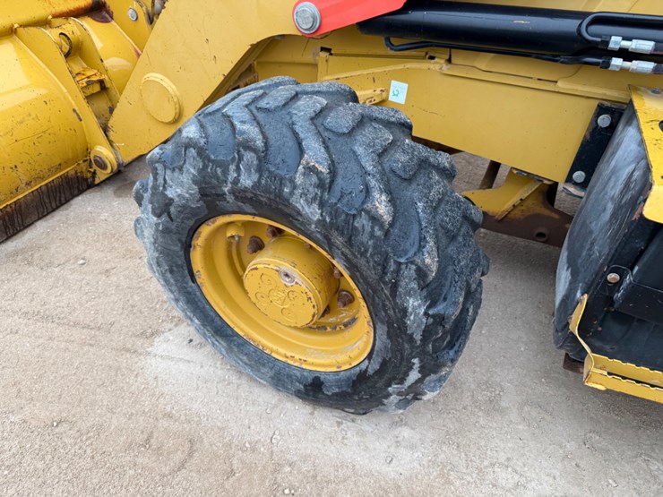 2014-caterpillar-420f-image-8