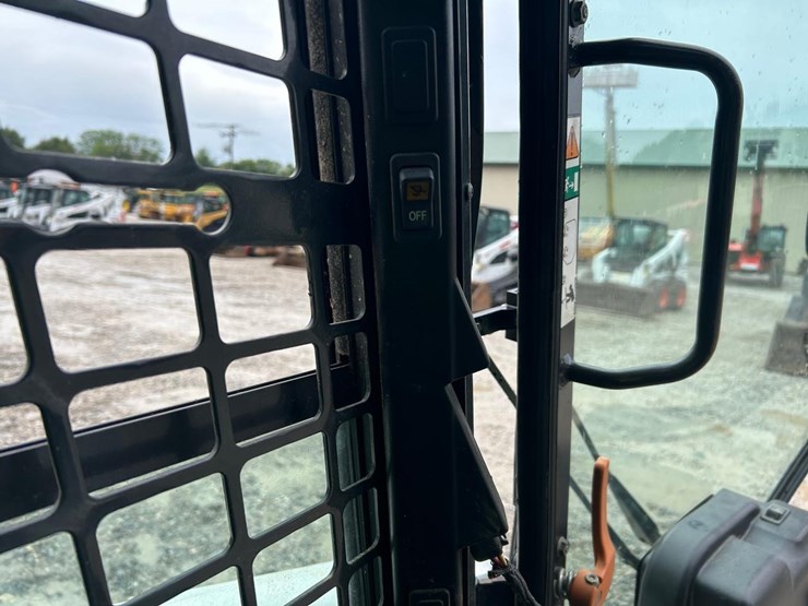 2019-bobcat-t770-image-21