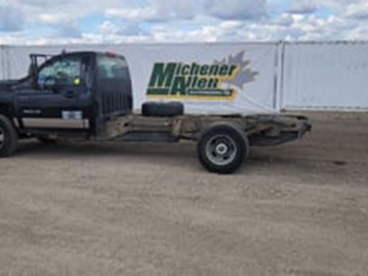 2011-chevrolet-silverado-3500-image-5