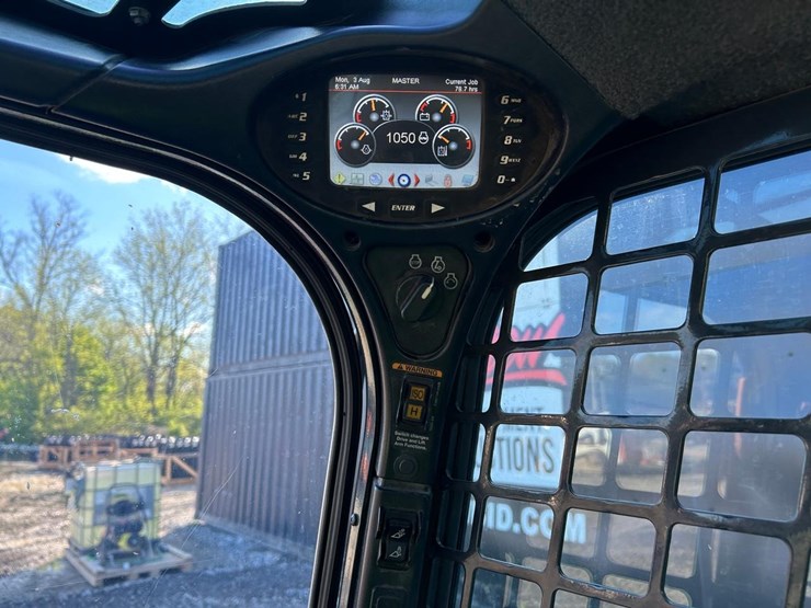 2023-bobcat-t740-image-23