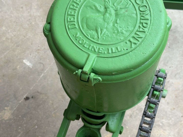 john-deere-deere-&-mansur-co.-hand-push-planter-image-10