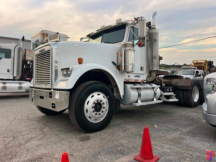 2006-freightliner-fld120-image-3