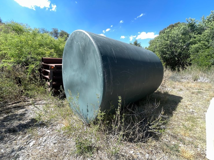 #1059-•-green-poly-5,000-gal-tank-image-3