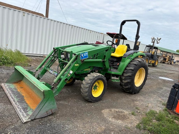 john-deere-4052m-image-2