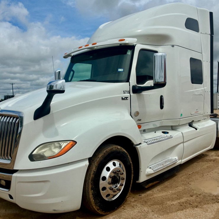 2018 INTERNATIONAL LT