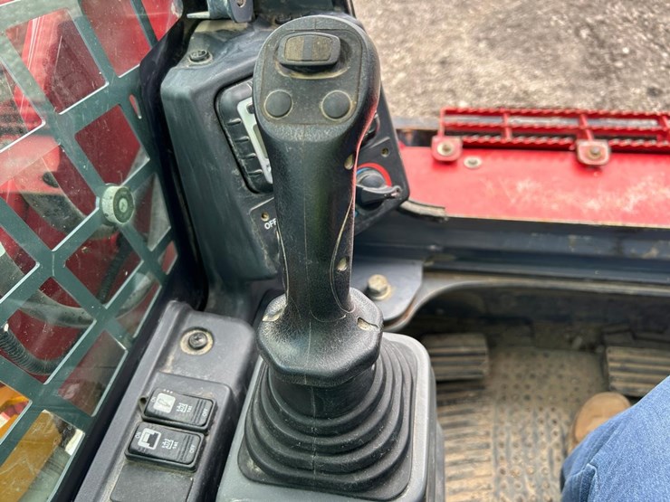 2022-takeuchi-tl8r2-image-26
