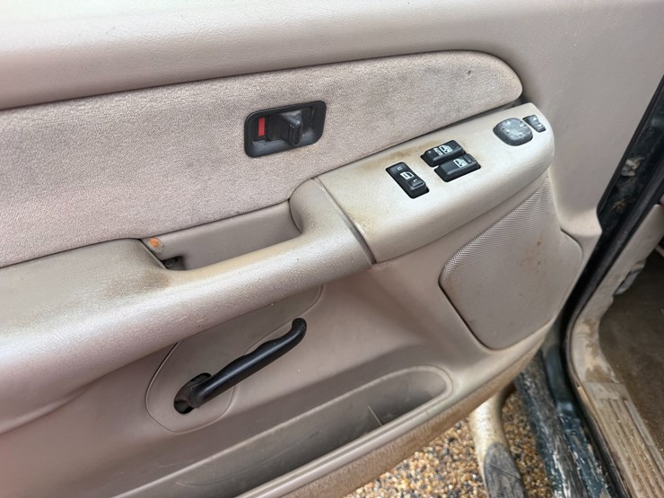 2002-chevrolet-silverado-2500hd-image-7