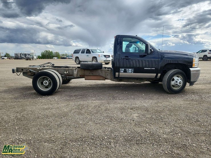 2012-chevrolet-silverado-3500-image-8