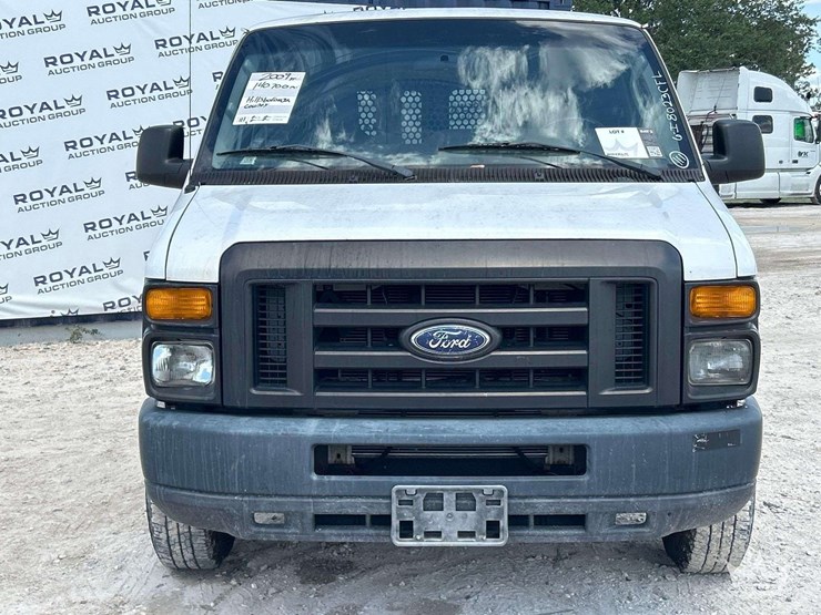 2009-ford-cargo-image-24