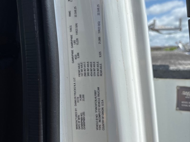 2020-freightliner-m2-106-image-22