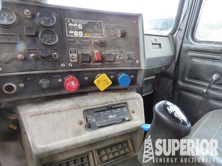 1994-mack-rd690s-image-8