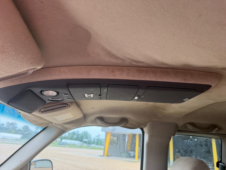 2002-chevrolet-silverado-2500hd-image-12