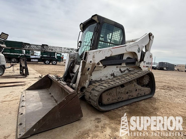 2013-bobcat-t870-image-2