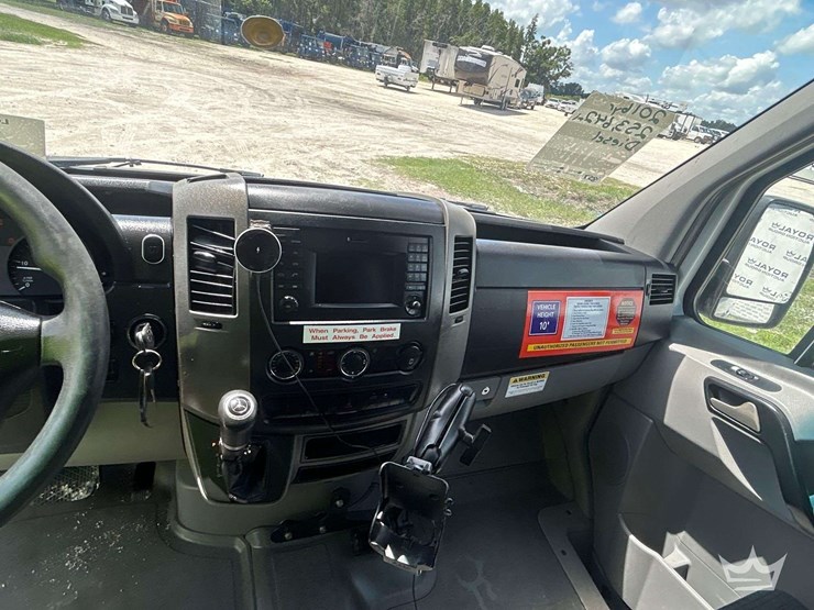 2016-mercedes-benz-sprinter-2500-image-17