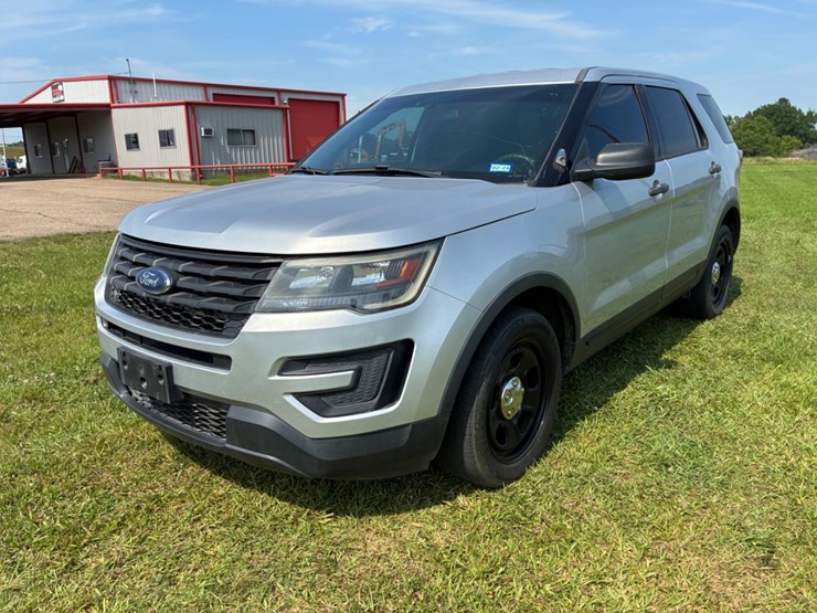 2017-ford-explorer-image-1